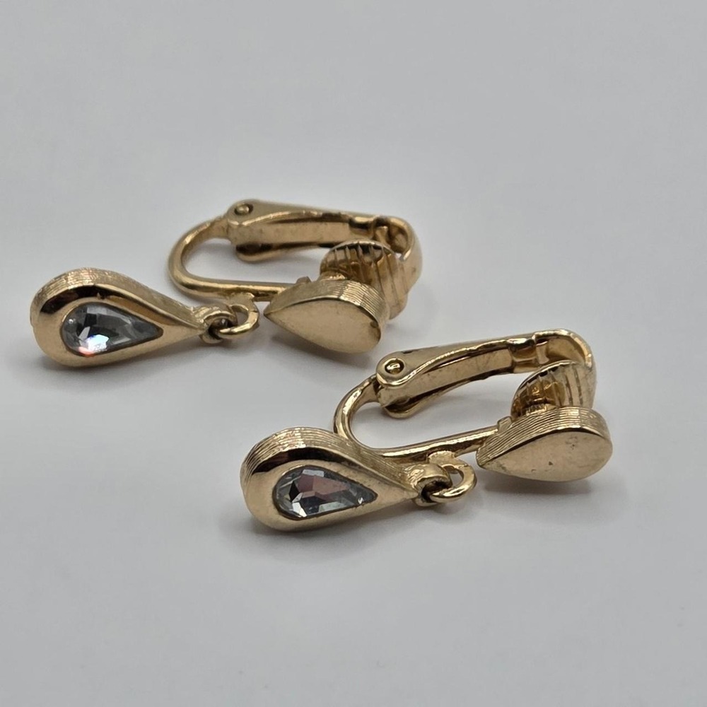 Avon Clip On Earrings Womens OS Gold Good Vintage Teardrop Crystal Dangle Drop